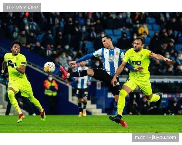 西甲对决：西班牙人迎战埃尔切 全力争胜